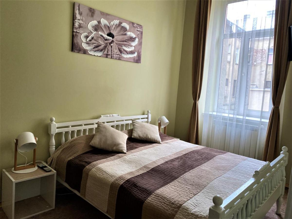 Glorious Apartment Near The Old City Lviv Buitenkant foto