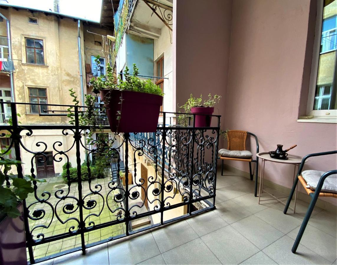 Glorious Apartment Near The Old City Lviv Buitenkant foto