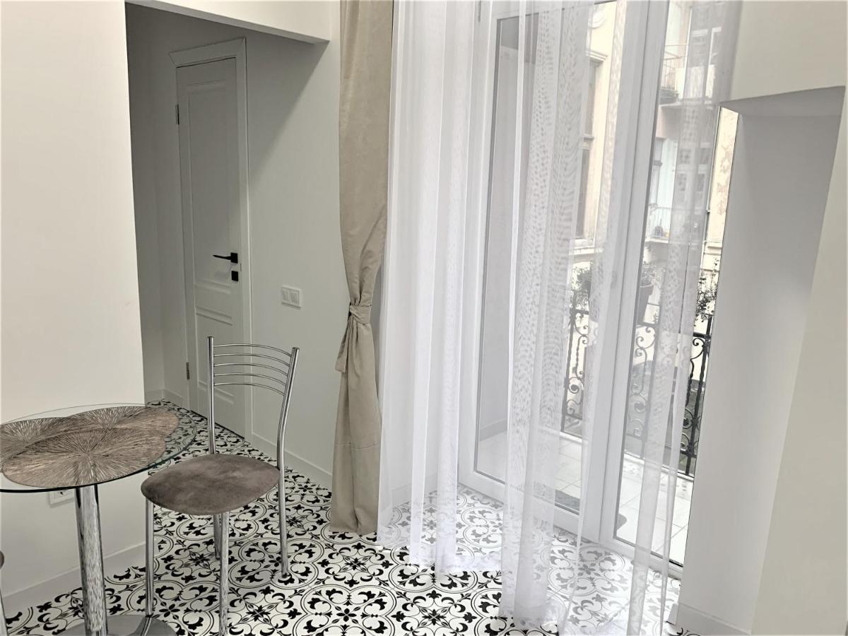 Glorious Apartment Near The Old City Lviv Buitenkant foto