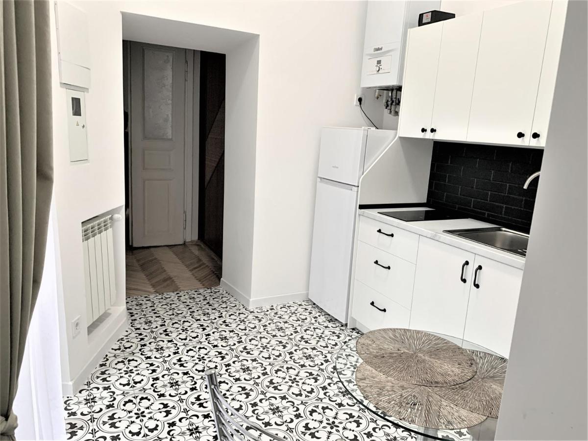 Glorious Apartment Near The Old City Lviv Buitenkant foto