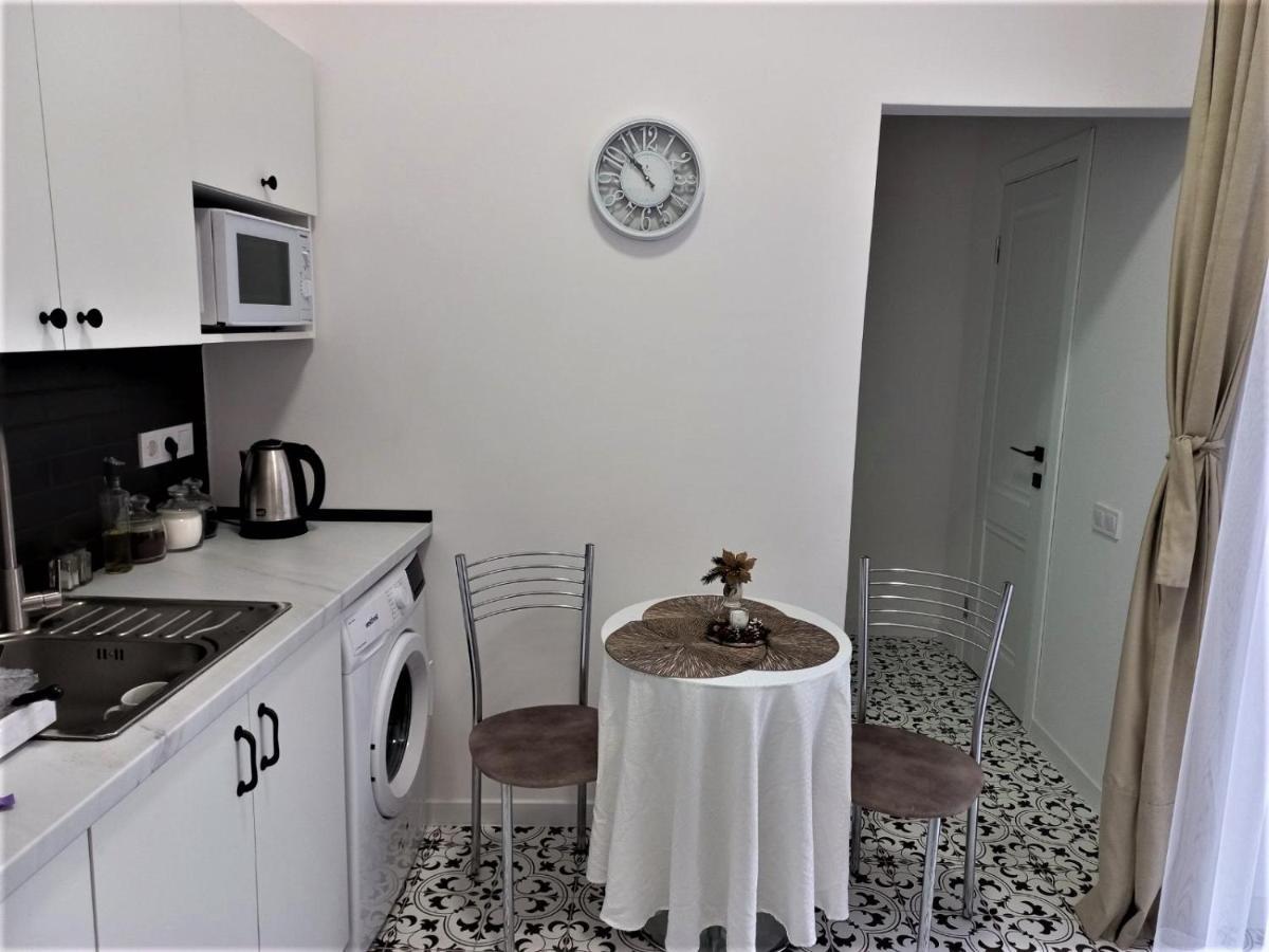 Glorious Apartment Near The Old City Lviv Buitenkant foto