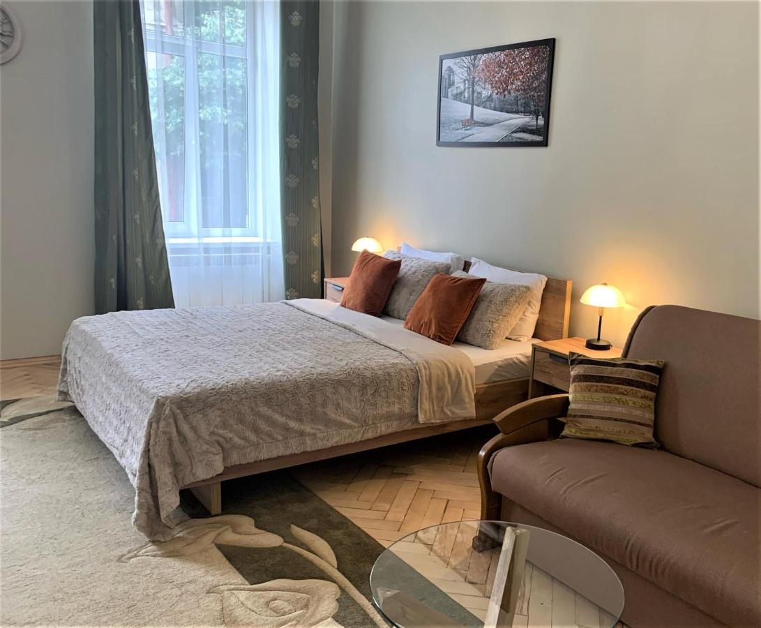Glorious Apartment Near The Old City Lviv Buitenkant foto