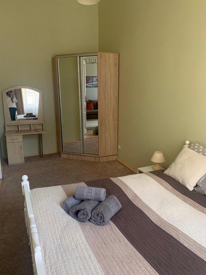 Glorious Apartment Near The Old City Lviv Buitenkant foto